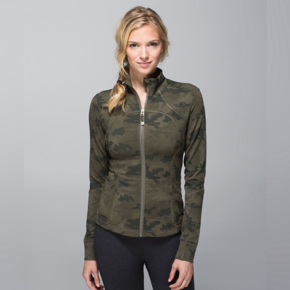 Lululemon Forme Savasana Cuffins Camo Fatigue Full Zip Jacket size 8 EUC